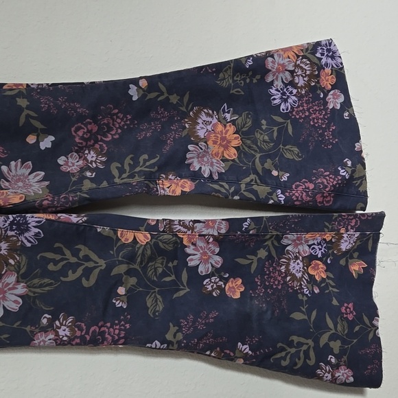 FREE PEOPLE Youthquake Printed Crop Flare Jeans Navy Combo Floral Boho Size 25 - Picture 7 of 15